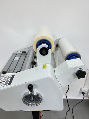 Good price 豪華型硬い箱のための超低霧度と92%PCR含有度のあるエコ循環型高透明度BOPP放出コーティングシステム オンライン
