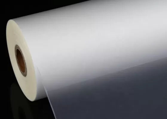 良い価格 -40°Cから120°Cまでの温度耐性 3インチ紙コアと溶媒水 UV粘着オプションのラミネーションフィルムロール オンライン